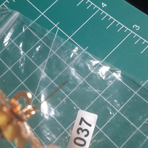 Vintage 60's Sunflower Brooch Lapel Pin Ruby Red Yellow Gold Signed Hong Kong - Picture 6 of 8